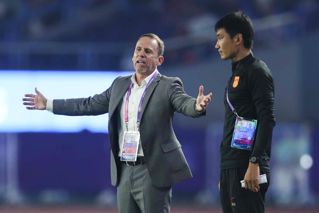 北青体育:久尔杰维奇原助手团队全进新国青,目标进U20世界杯