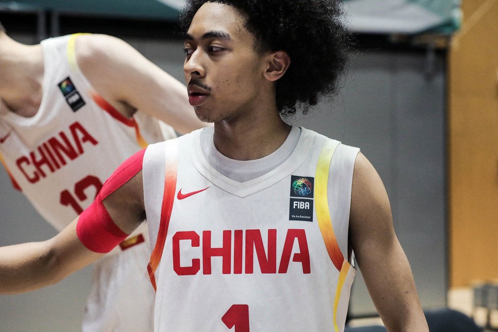 探长:中国U19男篮的小伙子们想拿下比赛 但外线防守&篮板保护差