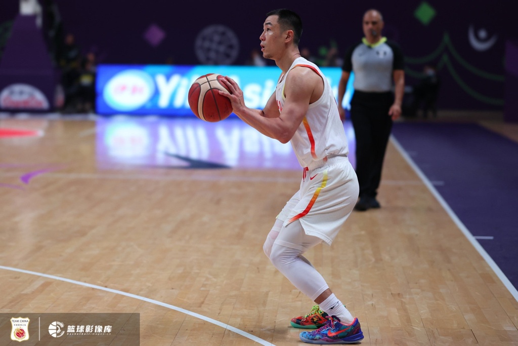 媒体人:与其让球员去NBL拿超低薪水历练 不如让澳洲后卫来CBA